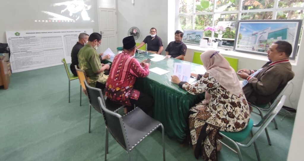 Bantuan Redesain Portal Baja Gedung MTsN Malang PKM Fakultas Teknik Universitas Brawijaya